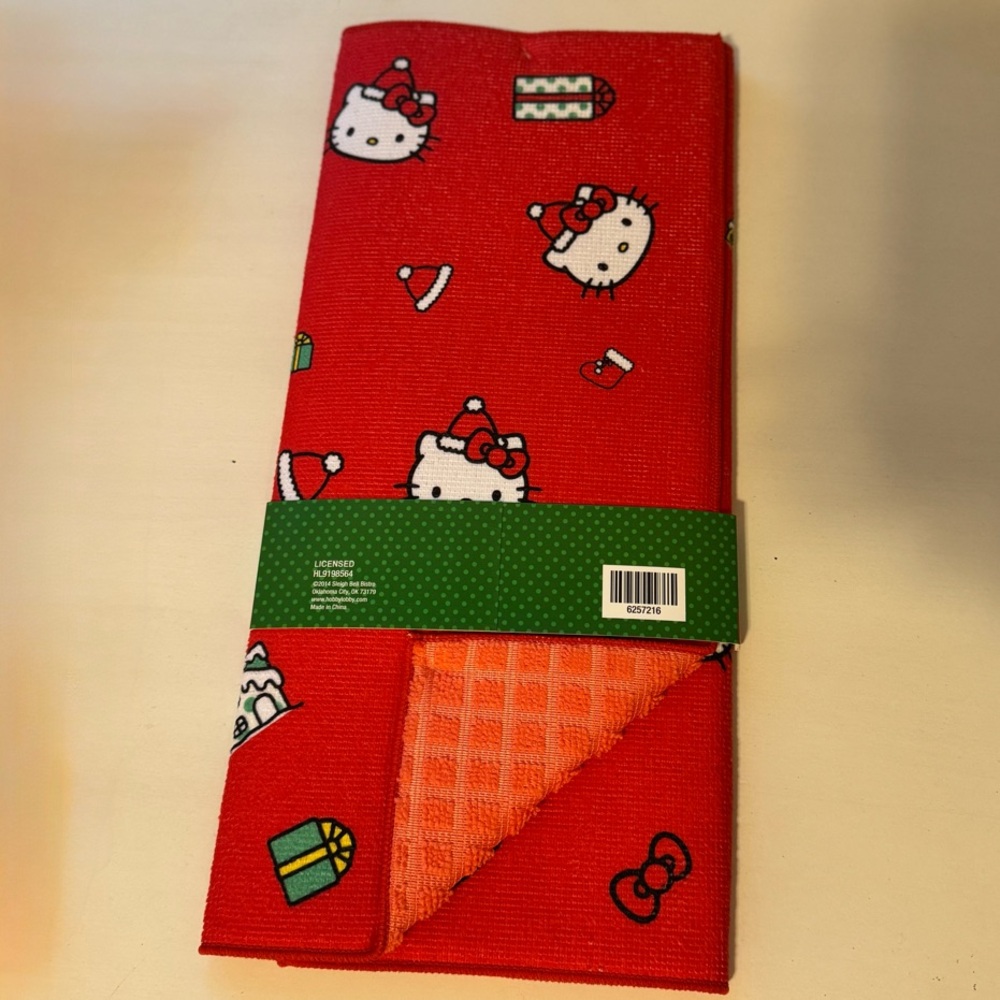 Hello Kitty Christmas drying mat! - Picture 3 of 3